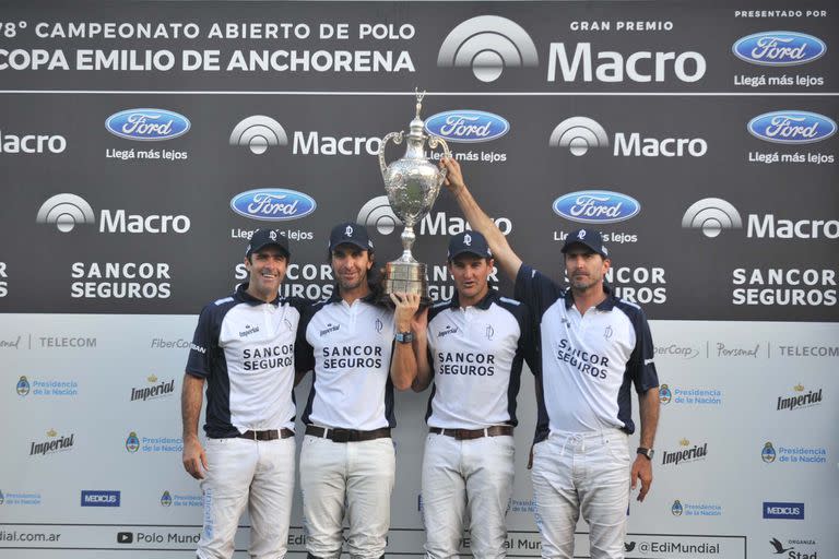 Ante cinco mil personas y un estadio lleno, La Dolfina venció 11-9 a Ellerstina y se consagró campeón por sexto año consecutivo del 78° Abierto de Tortugas presentado por Ford, partido disputado el domingo 7 de octubre en la cancha N°7 del Tortugas Country Club