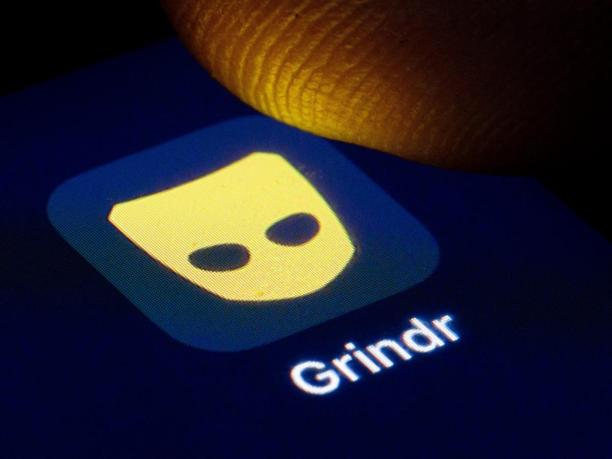 На служителите на Grindr, работещи от вкъщи, бяха дадени 2 седмици, за да решат да се преместят из страната, за да работят лично или да загубят работата си