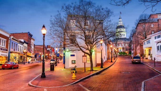 Annapolis Maryland city street at dusk