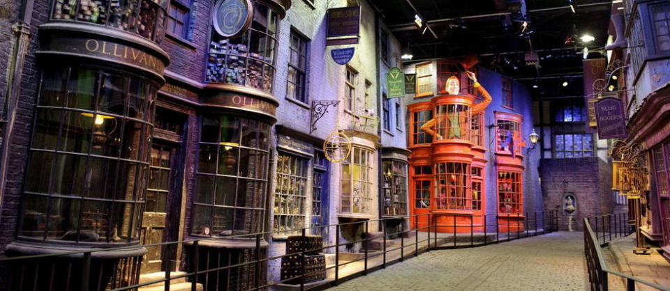 Le chemin de Traverse, l'un des nombreux décors mythiques visitables au Warner Bros. Studio Tour London.
