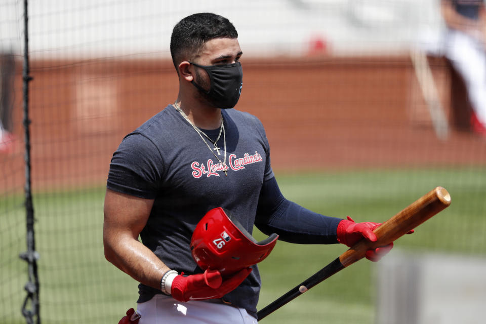 El panameño Iván Herrera, de los Cardenales de San Luis, se prepara para batear durante una práctica en el Busch Stadium, el domingo 5 de julio de 2020, en San Luis. (AP Foto/Jeff Roberson)