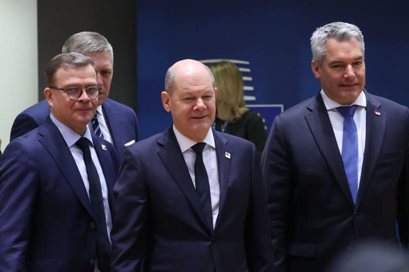 German Chancellor Olaf Scholz (C) and Chancellor of Austria Karl Nehammer (R) attend the EU summit in Brussels. Francois Lenoir/European Council/dpa