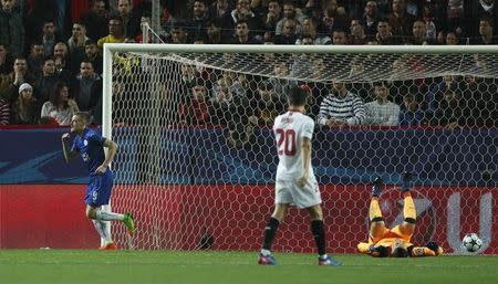 Soccer Football - Sevilla v Leicester City - UEFA Champions League Round of 16 First Leg - Ramon Sanchez Pizjuan Stadium, Seville, Spain - 22/2/17 Leicester City's Jamie Vardy celebrates scoring their first goal Action Images via Reuters / John Sibley