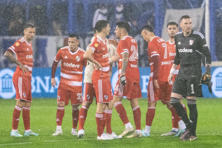 Las caras largas de los jugadores de River tras la derrota con Vélez en Liniers