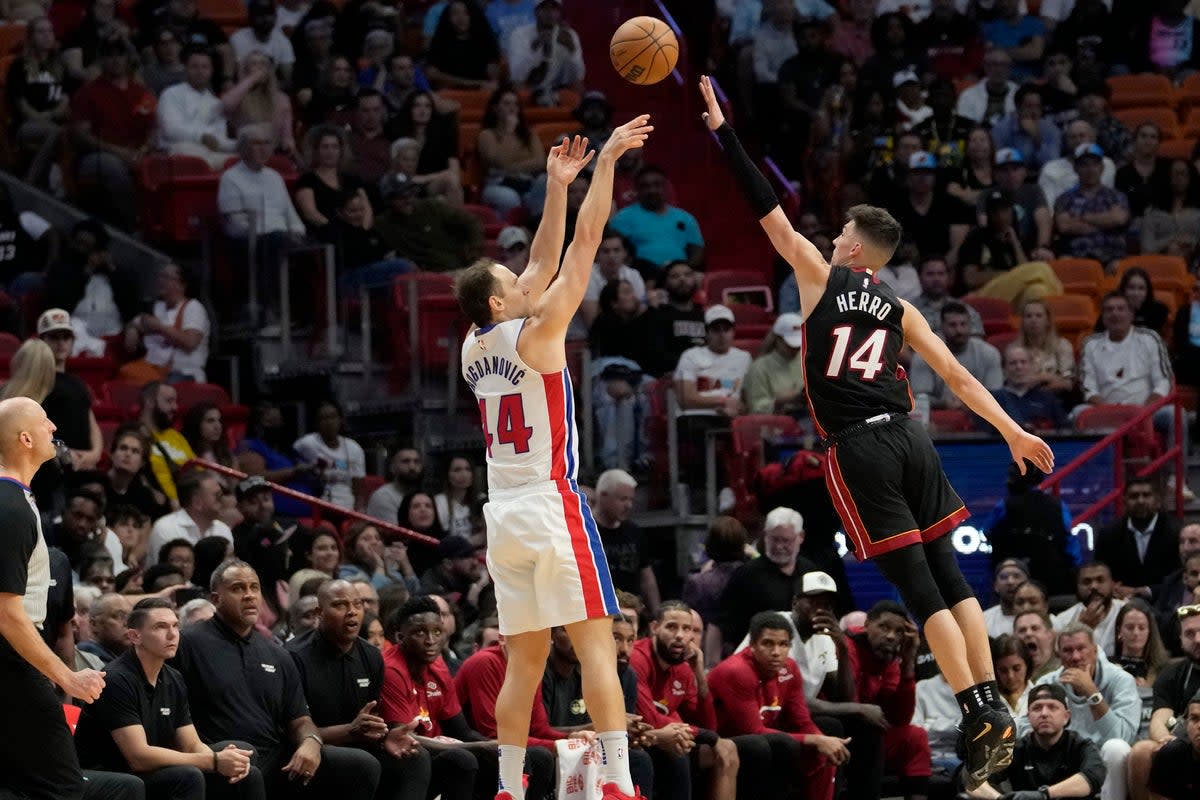 PISTONS-HEAT (AP)