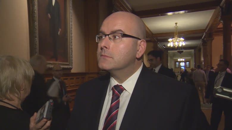 UP Express fares need 'clear and sharp' look, Del Duca says