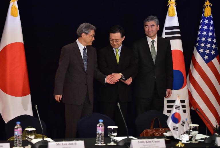 (L to R) Junichi Ihara of Japan, Hwang Joon-Kook of South Korea and Sung Kim from the United States meet in Seoul on May 27, 2015 to find ways to revive six-party talks on North Korea's nuclear programme