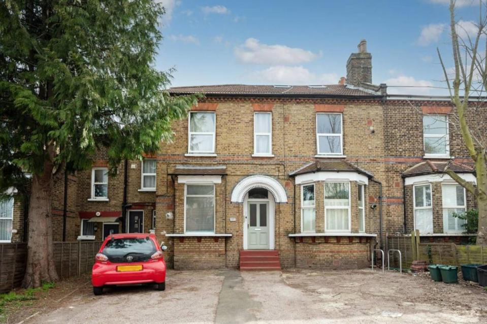 A top floor apartment in a period conversion in Penge (Foxtons)