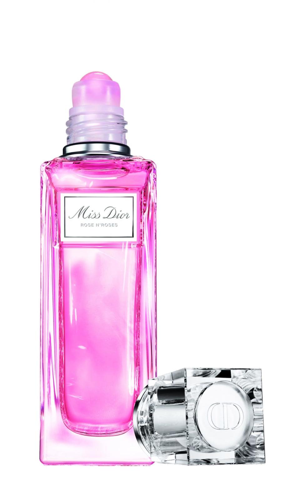 <p>Una original propuesta en roll-on para llevar siempre encima y poder refrescarte en cualquier momento del día con esta maravillosa y femenina fragancia elaborada con rosas de Grasse, típicas francesas, y rosas de Damasco.<br>Miss Dior Rose N'Roses Roller Pearl, de <strong>Dior</strong>. $38. <a href="https://click.linksynergy.com/deeplink?id=93xLBvPhAeE&mid=2417&murl=https%3A%2F%2Fwww.sephora.com%2Fproduct%2Fmiss-dior-eau-de-toilette-rollerpearl-P440916&u1=PESPElaromadelamorperfumespararegalarenSanValentnpsopesenPonGal10487662202101I" rel="sponsored noopener" target="_blank" data-ylk="slk:sephora.com;elm:context_link;itc:0;sec:content-canvas" class="link ">sephora.com </a></p>