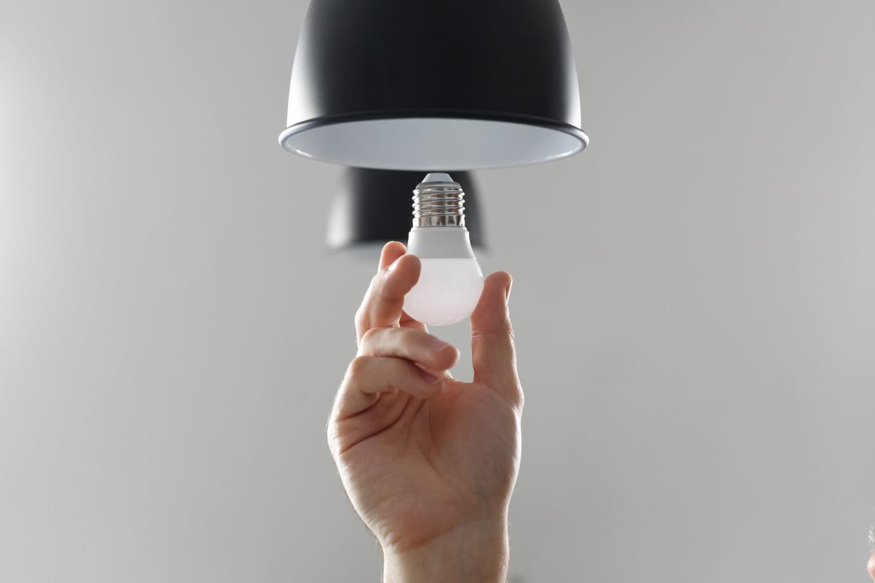 changing the bulb for led bulb in floor lamp in black colour