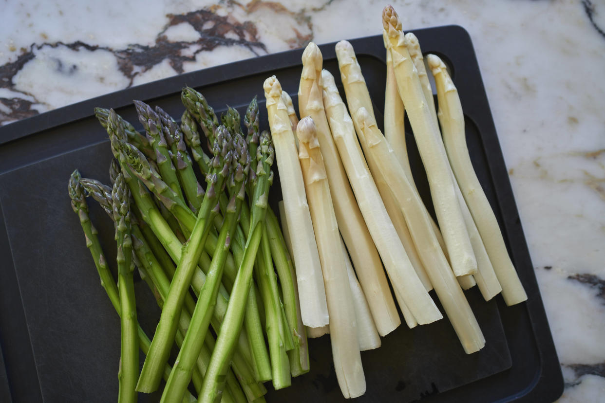 Légume de printemps par excellence, l’asperge est rare et chère. Autant de raisons de bien la préparer.