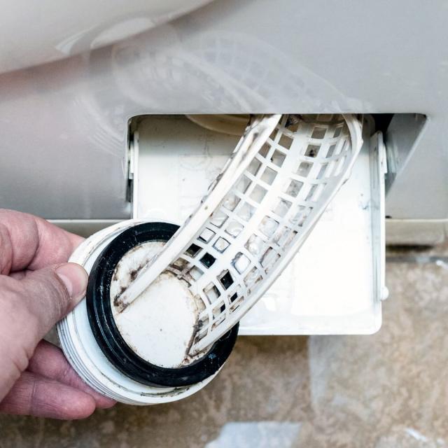 Cleaning Your Washing Machine's Lint Trap Filter