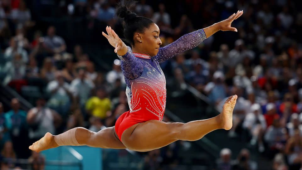 Competing ‘meant the world’ to Biles, taming joint pain, ‘hobbit