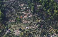 Más al este, en la ciudad de Chautrara y sus alrededores, también son visibles las consecuencias del terremoto.<br><br>Crédito: REUTERS/Olivia Harris