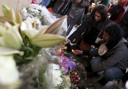 Activists attend a memorial for Giulio Regeni outside the Italian embassy in Cairo, Egypt, February 6, 2016. REUTERS/Mohamed Abd El Ghany