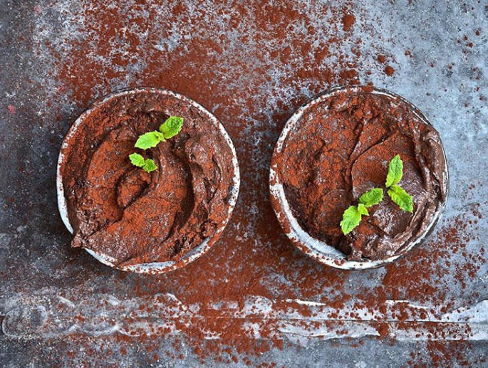 Una estupenda mousse de chocolate y aguacate. Foto: FOODDECO STUDIO/WAO