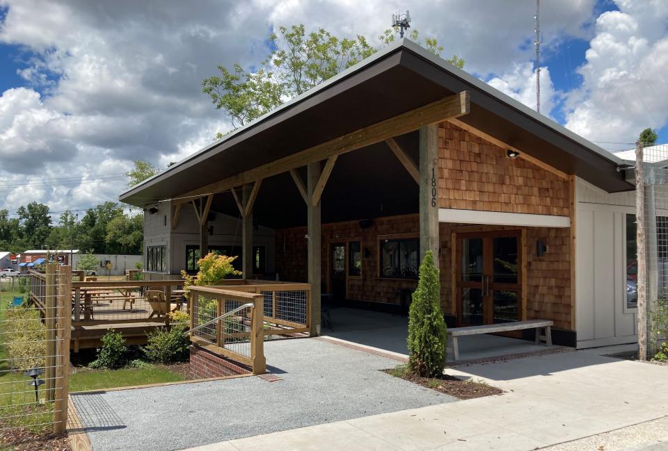 Dram Tree Tavern is now open at 1806 Washington St. in Sunset Park in Wilmington, N.C. on Aug 3, 2022. ALLISON BALLARD/STARNEWS