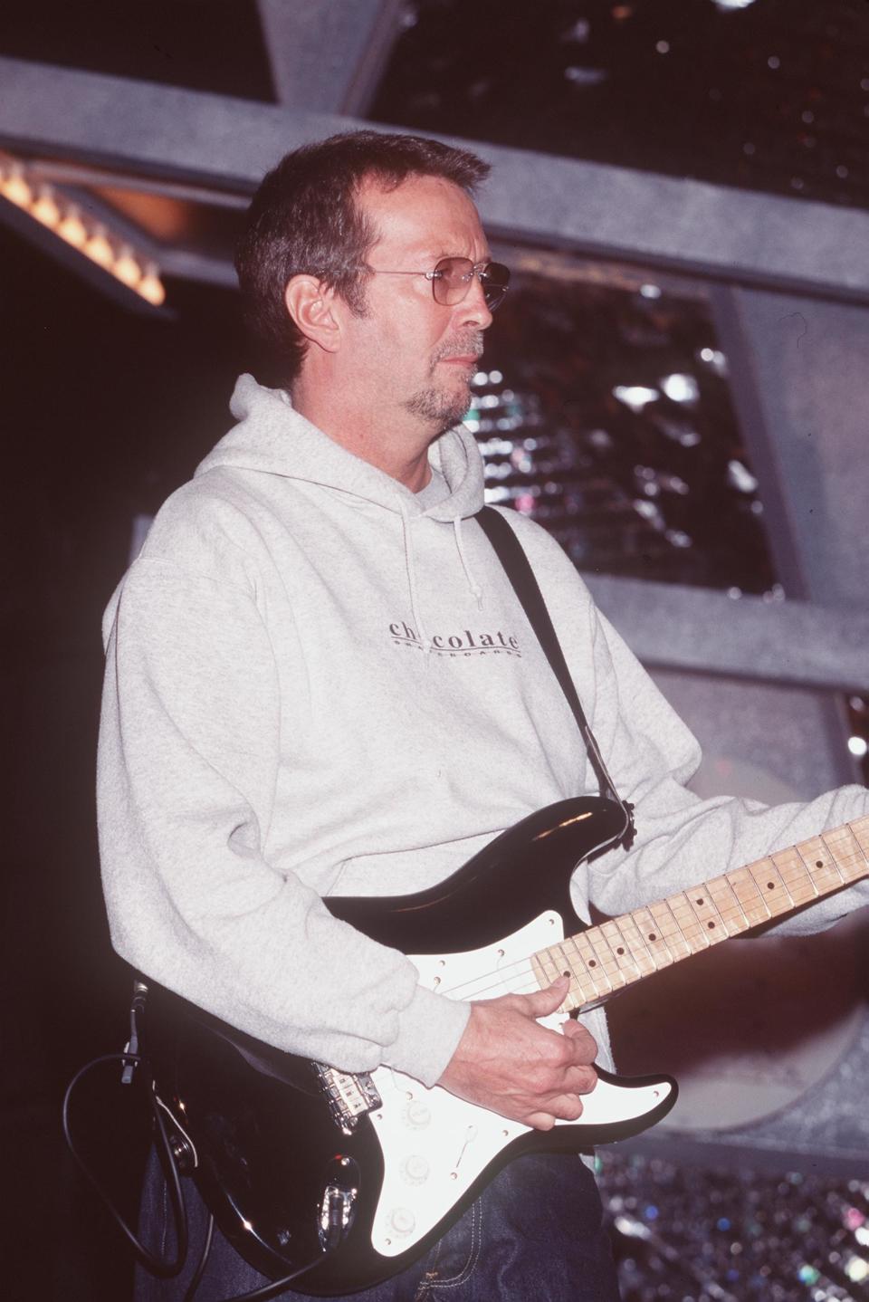 <h1 class="title">Eric Clapton At The 41St Annual Grammy Awards</h1><cite class="credit">Ron Wolfson</cite>