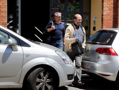 Officials who were conducting a tax probe at one of Google's Madrid offices leave the premises in Madrid, Spain, June 30, 2016. REUTERS/Andrea Comas