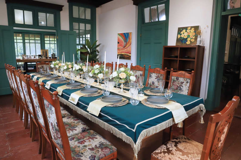 台南晶英酒店與知事官邸生活館共同重現1923年的復古用餐氛圍。（圖／台南晶英酒店提供）