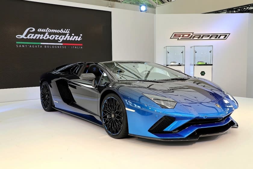 Aventador-Roadster.jpg