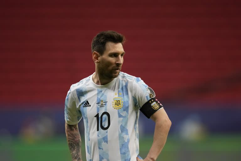 La foto del lunes 21 de junio de 2021 muestra a Lionel Messi, de la selección de Argentina, durante el partido de la Copa América frente a Paraguay, en Brasilia (AP Foto/Ricardo Mazalan)