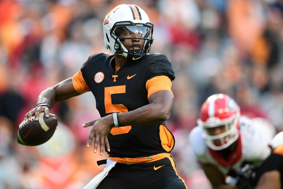 Tennessee quarterback Hendon Hooker (5) lines up a pass during an SEC game between Tennessee and Georgia at Neyland Stadium in Knoxville, Tenn. on Saturday, Nov. 13, 2021.