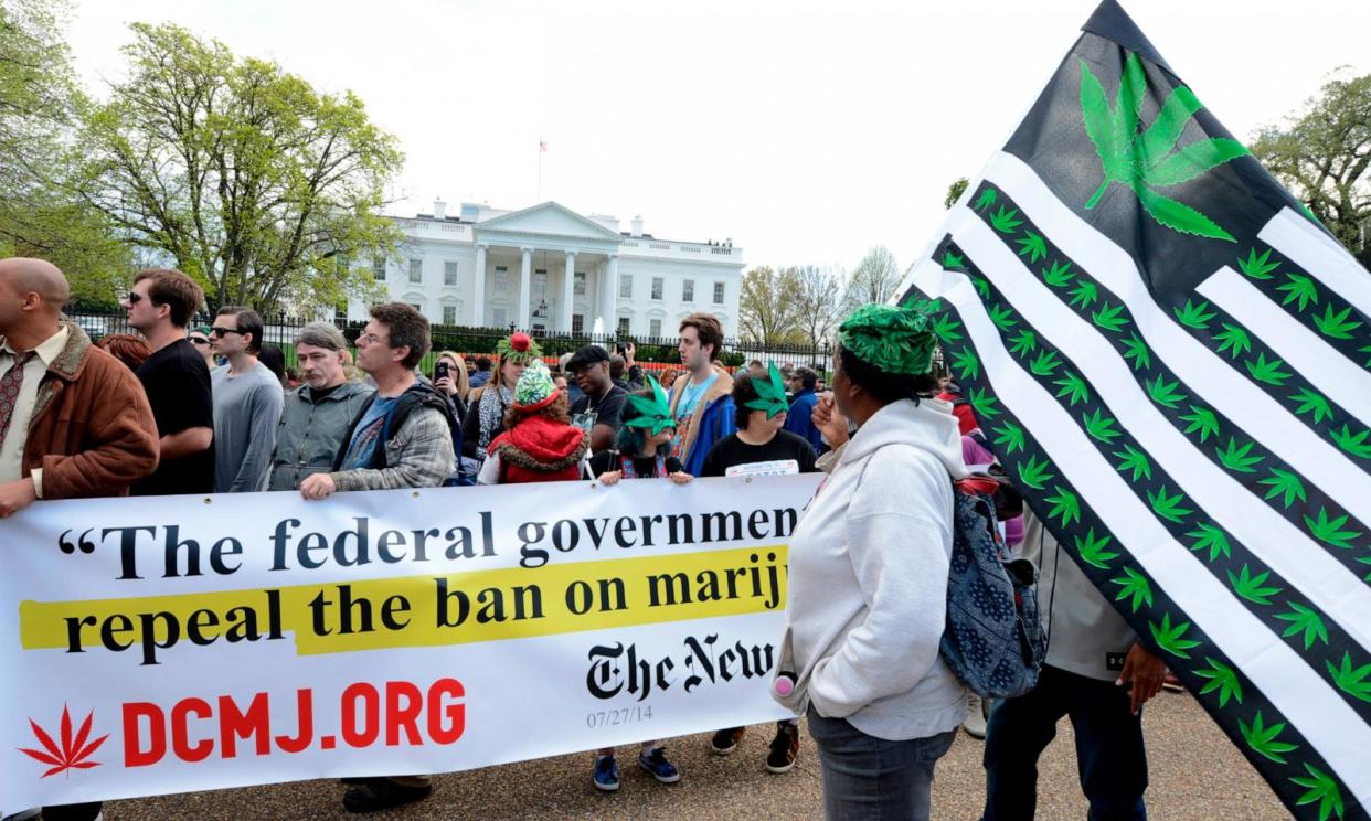 PHOTO: Advocates for the legalization of marijuana gather in front of the White House during a demonstration, April 2, 2016 in Washington, DC. (Mike Theiler/AFP via Getty Images)