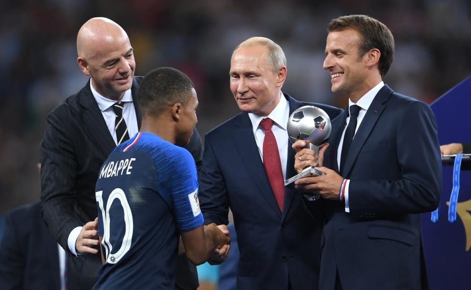 Kylian Mbappe of France shakes hands with Vladimir Putin, President of the Russian Federation (Getty Images)