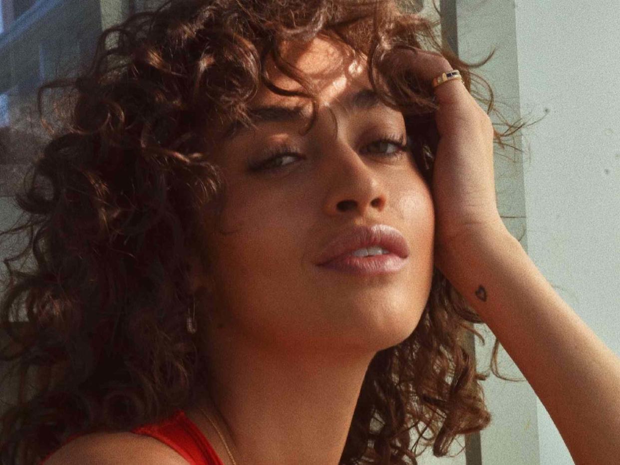 <p>@<a href="https://www.instagram.com/alannaarrington?hl=en">alannaarrington</a> / Instagram</p>