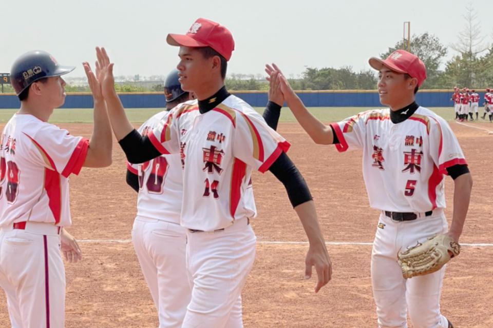 東大體中逆轉玉里高中搶下8強門票。（學生棒聯提供）