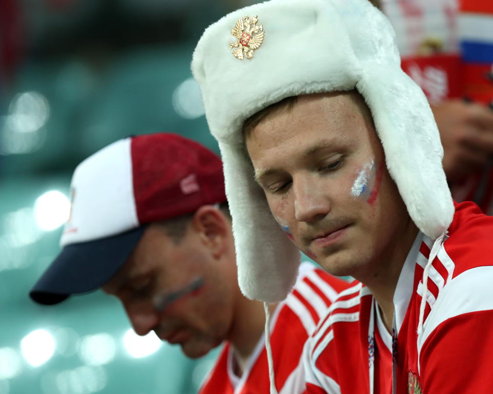 <p>Supporters of Russia react after losing the FIFA World Cup 2018 quarter final soccer match between Russia and Croatia in Sochi, Russia, 07 July 2018. (EFE) </p>