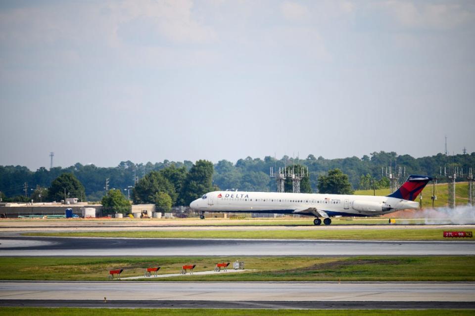 Delta MD-88.