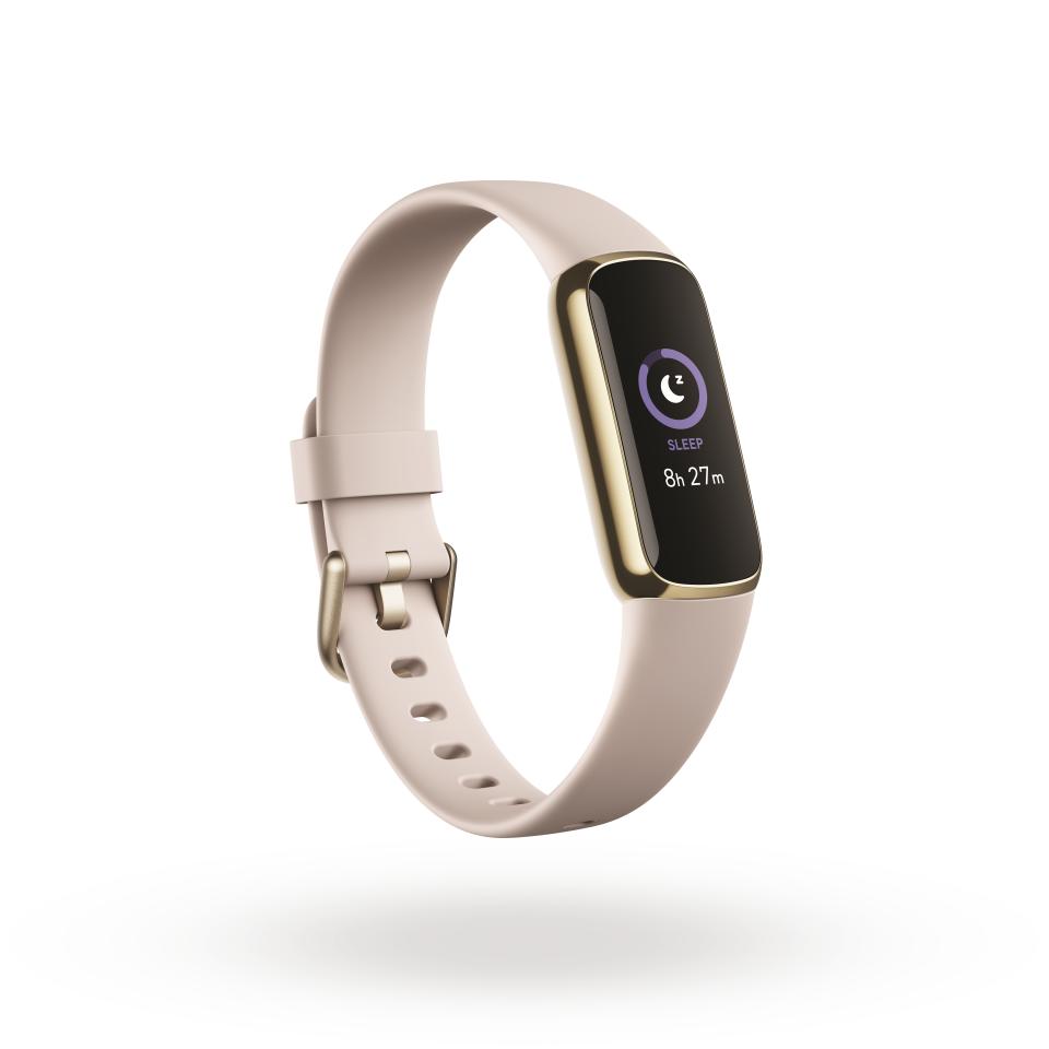 <p>Product render of Fitbit Luxe, 3QTR view, in Lunar White and Soft Gold.</p> 