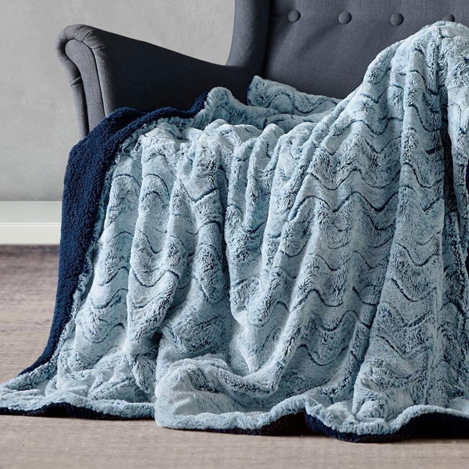 Bedsure Faux Fur Throw Blanket