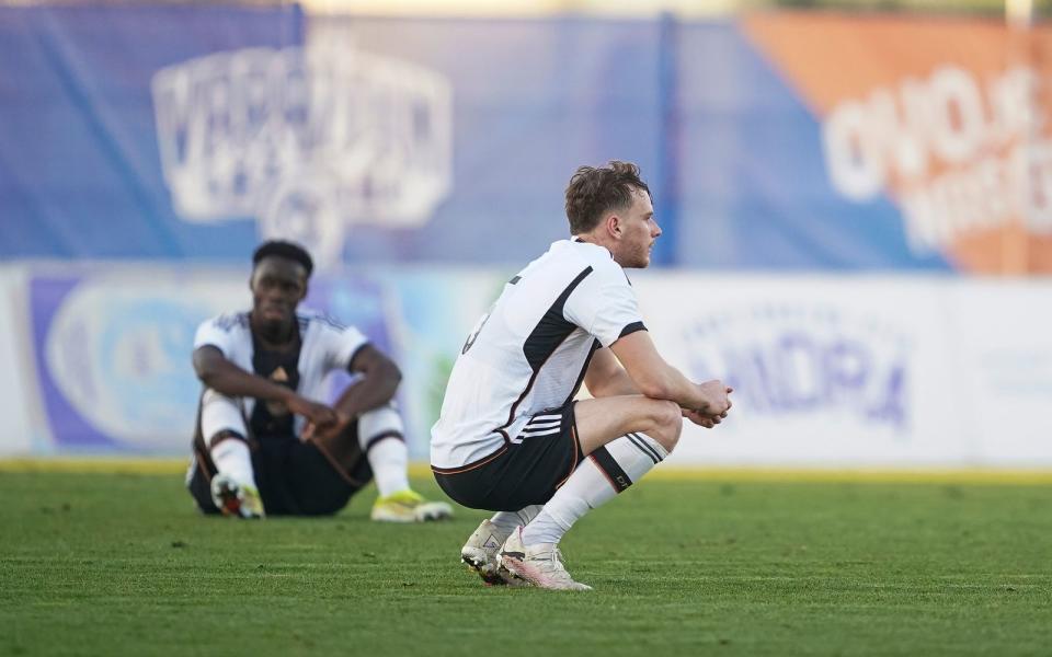 Deutsche U19-Nationalspieler nach einer Niederlage gegen Kroatien im März 2019: Aktuell bringt der DFB zu wenige Top-Talente hervor. (Bild: 2024 Getty Images/Christian Hofer)