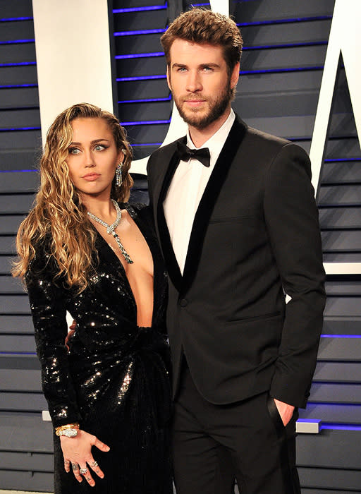 Miley Cyrus y Liam Hemsworth en la fiesta de Vanity Fair 2019