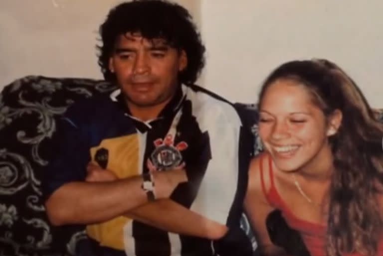 Mavys Álvarez y Diego Maradona