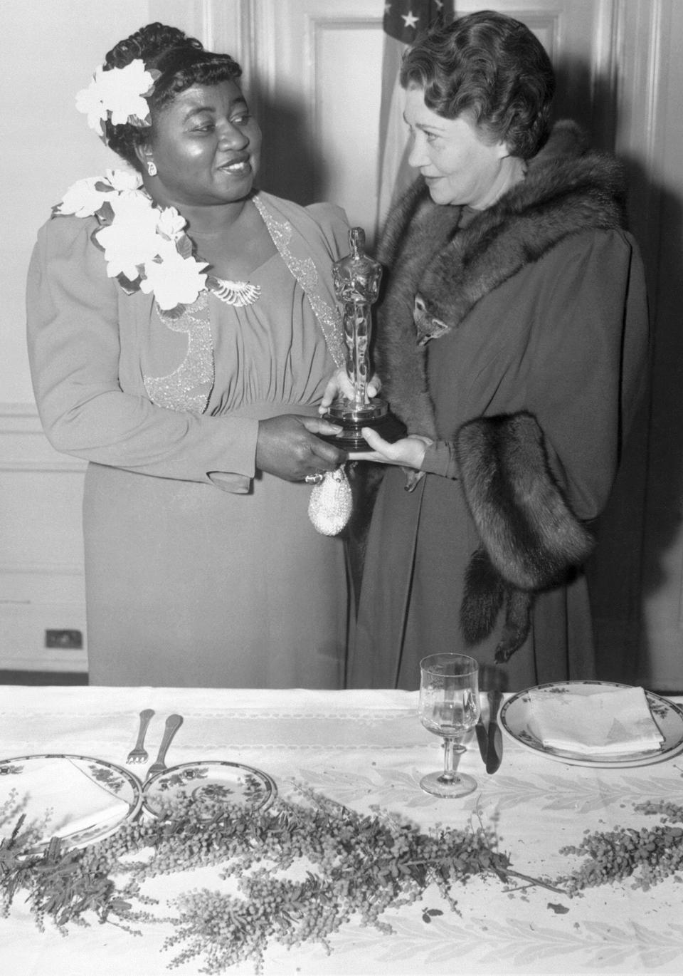 1940: HATTIE MCDANIEL MAKES HISTORY