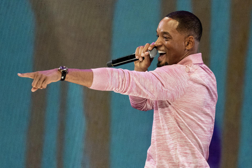 Will Smith durante un evento de promoción de su libro de memorias, "Will", el miércoles 10 de noviembre de 2021 en el Chicago Theatre en Chicago. (Foto por Rob Grabowski/Invision/AP)