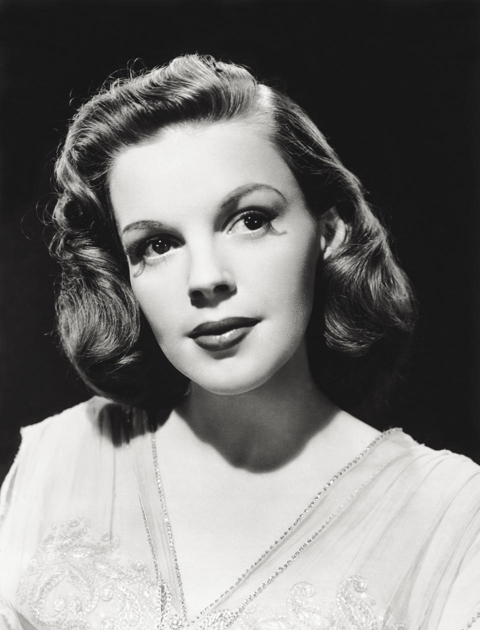 Close up of the actress Judy Garland. | Mondadori Portfolio—Mondadori/Getty Images