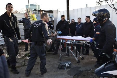 Israeli police officers carry on a stretcher a Palestinian man who stabbed up to 10 people in Tel Aviv January 21, 2015. REUTERS/Oren Ziv