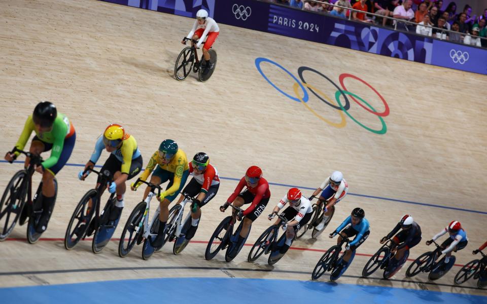 The group together during the women's omnium