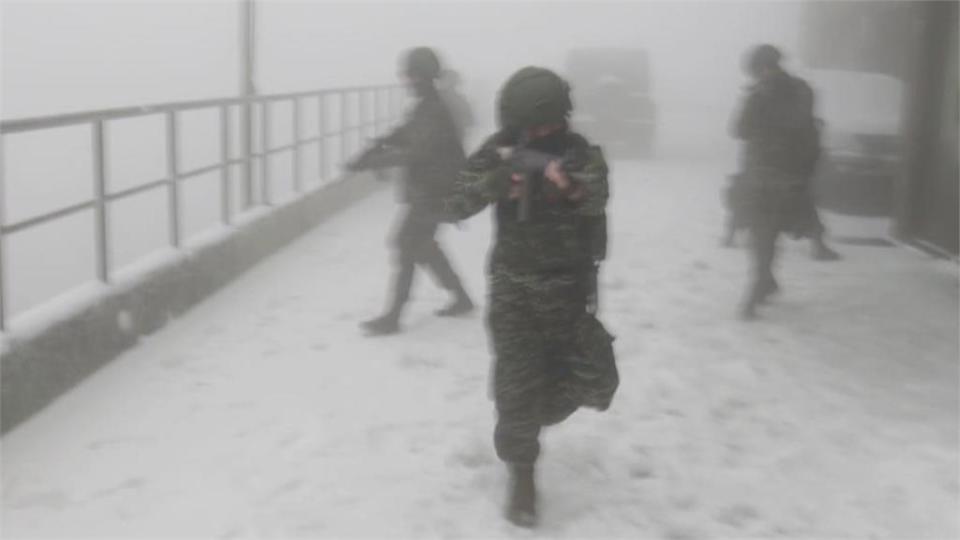 海軍高山站官兵頂寒流演練 網友大讚喊:辛苦了！