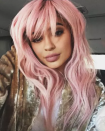 <p>Kylie a-t-elle officiellement tenté toutes les couleurs possibles ? Voici son look pour la Saint-Valentin.<i> (Photo : Snapchat)</i></p>