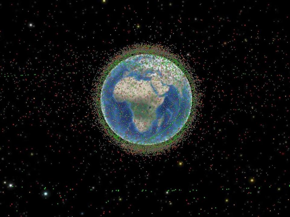 A live satellite orbit visualisation captured on 1 December, 2021. A string of SpaceX Starlink satellites can be seen crossing the Indian Ocean off the coast of Madagascar  (CelesTrak)