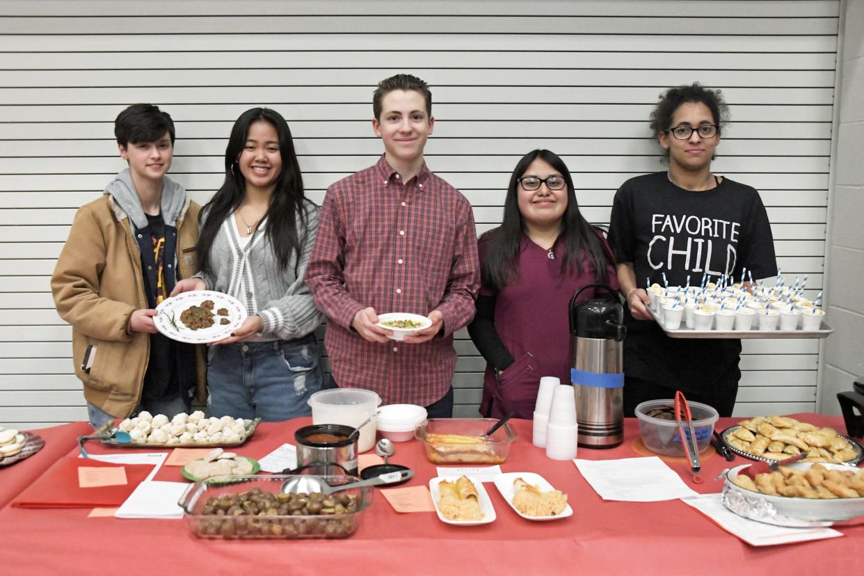 Smithville High School Foreign Language Club members showing off their cooking contest dishes are Taylor Kronenberger (left), Meena Khongphatthana, Ethan Numer, Elisa Vicente Pacheco and Zoey Shuck.