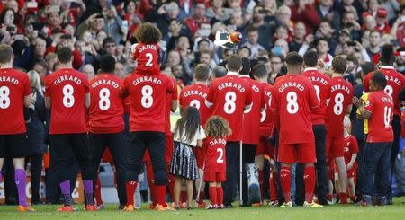 Football - Liverpool v Crystal Palace - Barclays Premier League - Anfield - 16/5/15 Liverpool players wear Gerrard shirts as they wait for Steven Gerrard to be presented on the pitch after his final game at Anfield Action Images via Reuters / Carl Recine