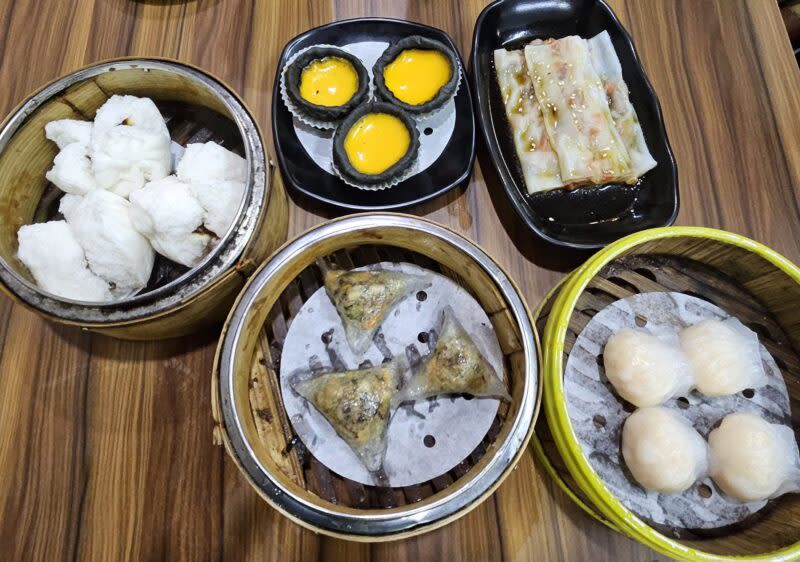 dimsum - steam baskets filled with dim sum