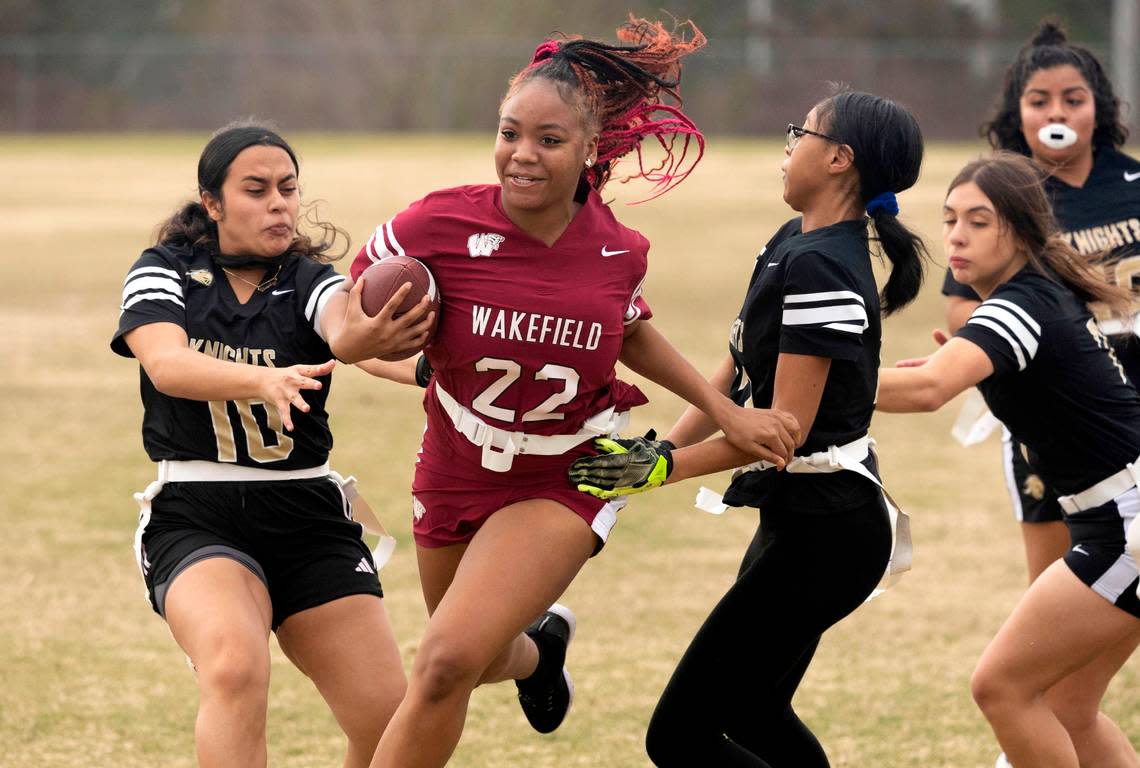 Wakefield Ky’Mani Watson (22) runs for yards during a flag football scrimmage at Heritage High School in Wake Forest, N.C., Wednesday, Jan. 24, 2024.